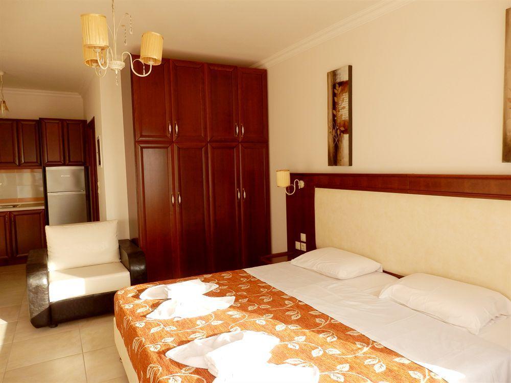 Royal Beach Hotel Arkásza Kültér fotó