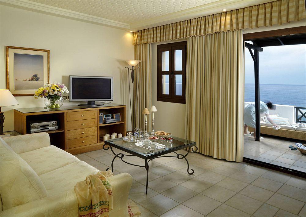 Royal Beach Hotel Arkásza Kültér fotó